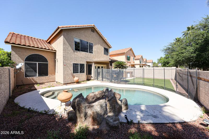 WATER FEATURE IN POOL