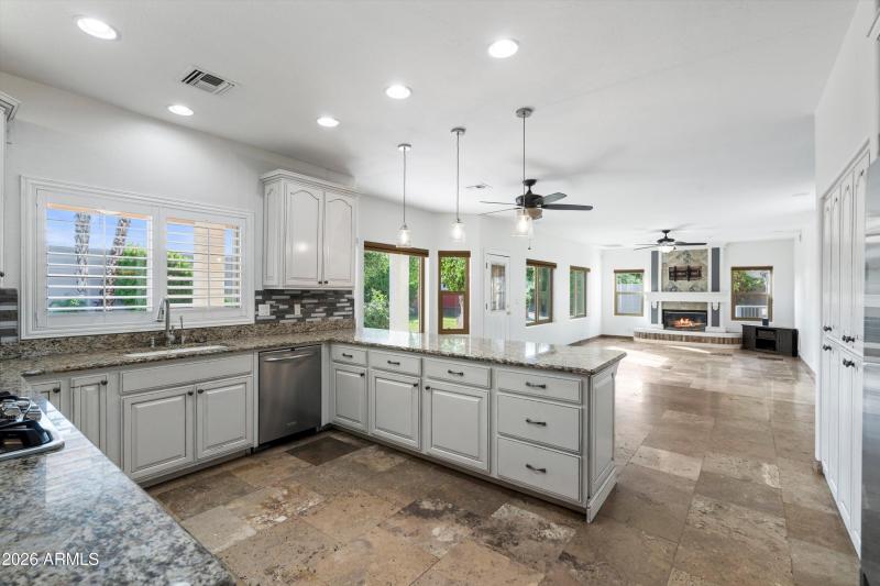 14-Kitchen to Breakfast Nook