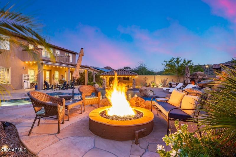 Outdoor firepit