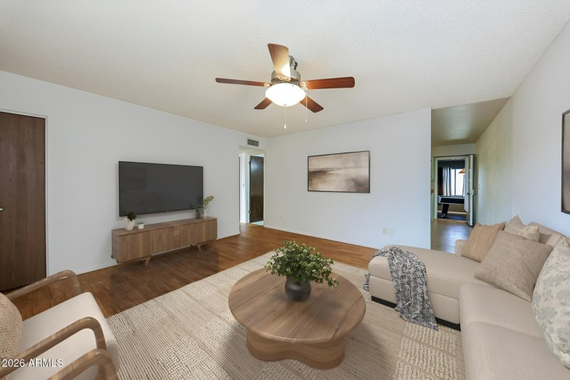 11-photo-VS---Living-Room-69d0549d-7a47-