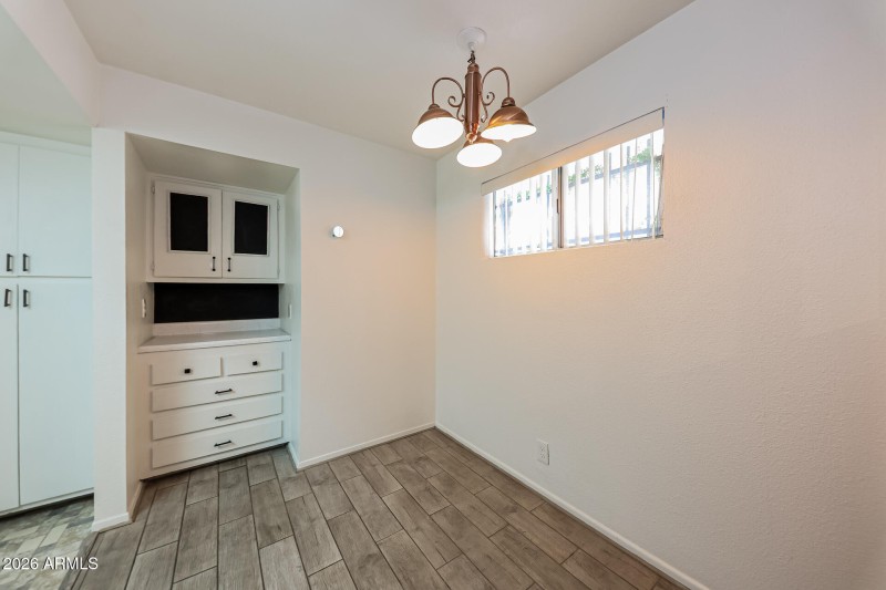 12-photo-Dining-Room-73bbea93-1ef6-4e82-