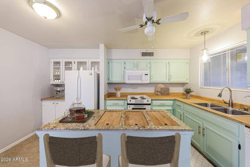 17-photo-VS---Kitchen-d0a0589e-800b-48d8