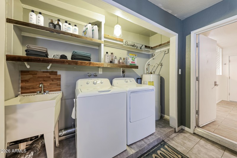 23-photo-VS---Laundry-Room-193c6584-163f