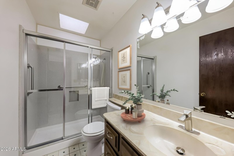 49-photo-VS---Bathroom-dde42d24-9ecc-4f6