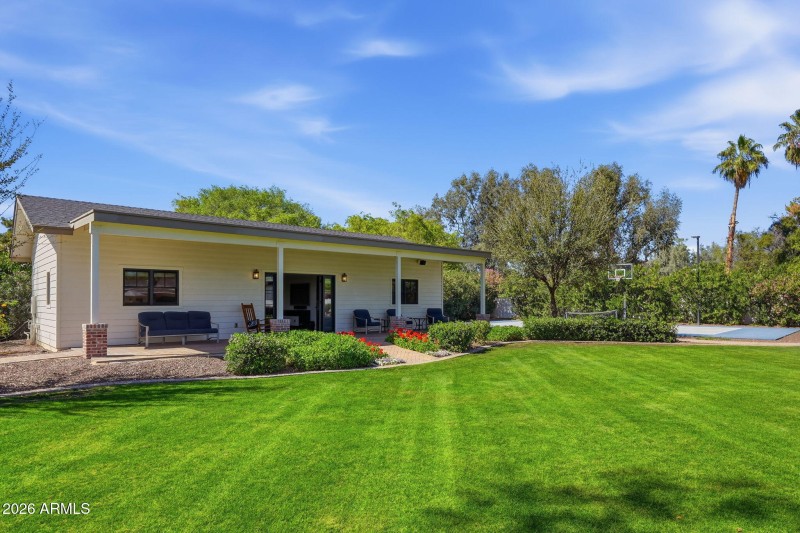 Deteached 840 SF Guest House