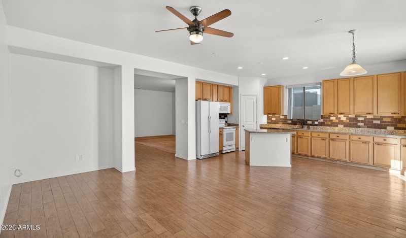 9-web-or-mls-12W Bloomfield Rd