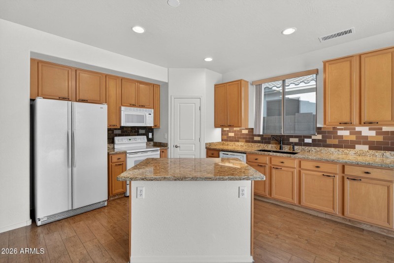 10-web-or-mls-14W Bloomfield Rd