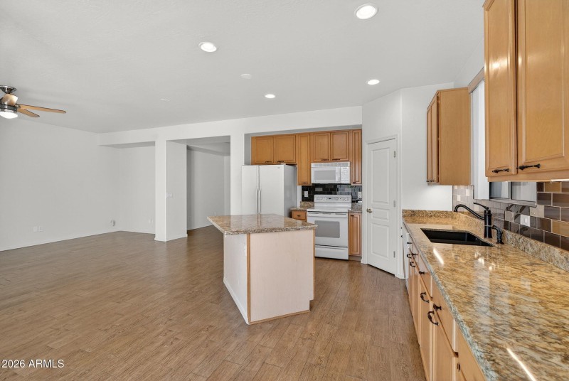 12-web-or-mls-16W Bloomfield Rd