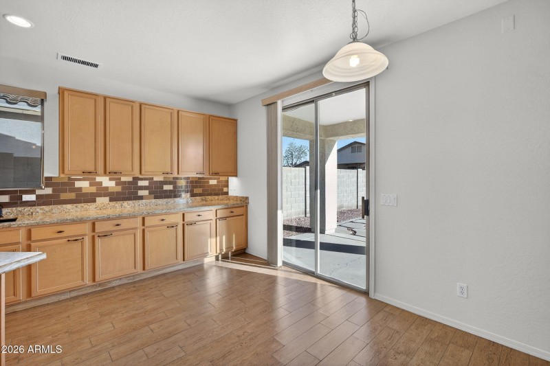 17-web-or-mls-21W Bloomfield Rd