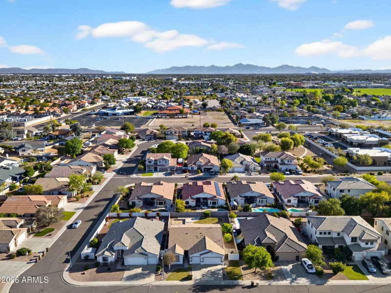 68-web-or-mls-70W Bloomfield Rd