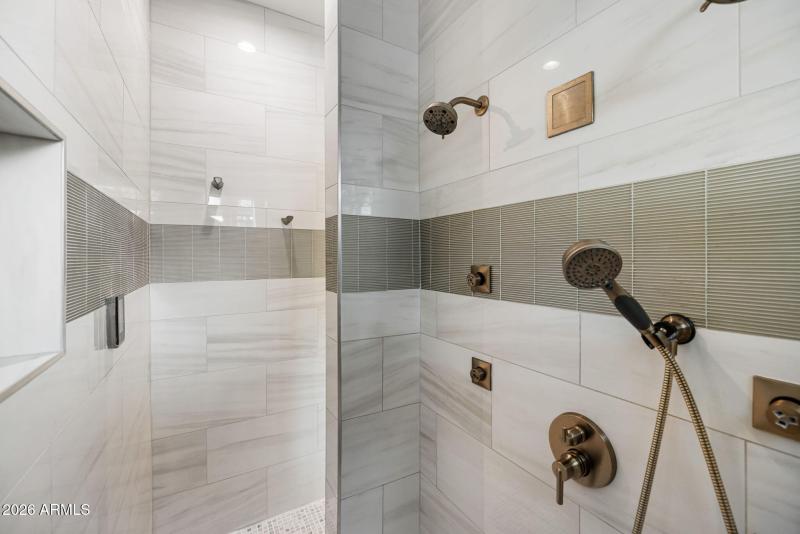 25-web-or-mls-260309-2445-W-Wildhorse-Dr