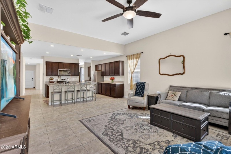 6-web-or-mls-31W Earll Dr (2)