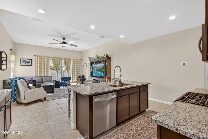 10-web-or-mls-26W Earll Dr