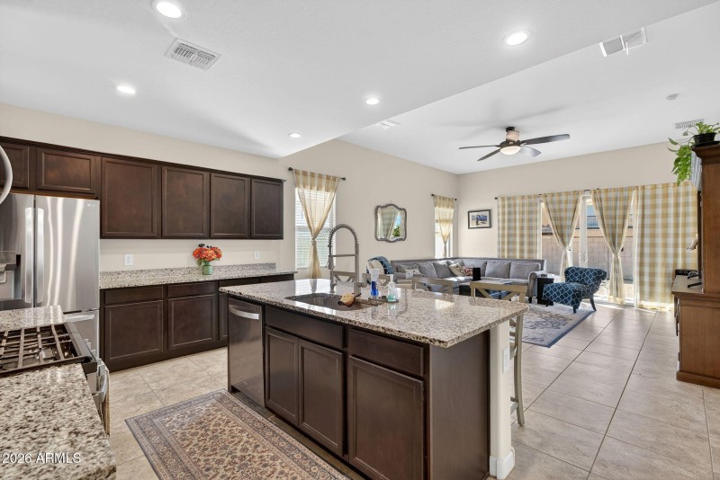 11-web-or-mls-25W Earll Dr