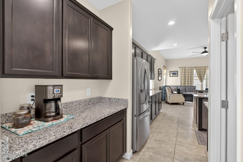 12-web-or-mls-28W Earll Dr