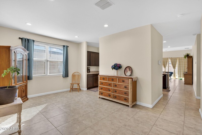 15-web-or-mls-06W Earll Dr