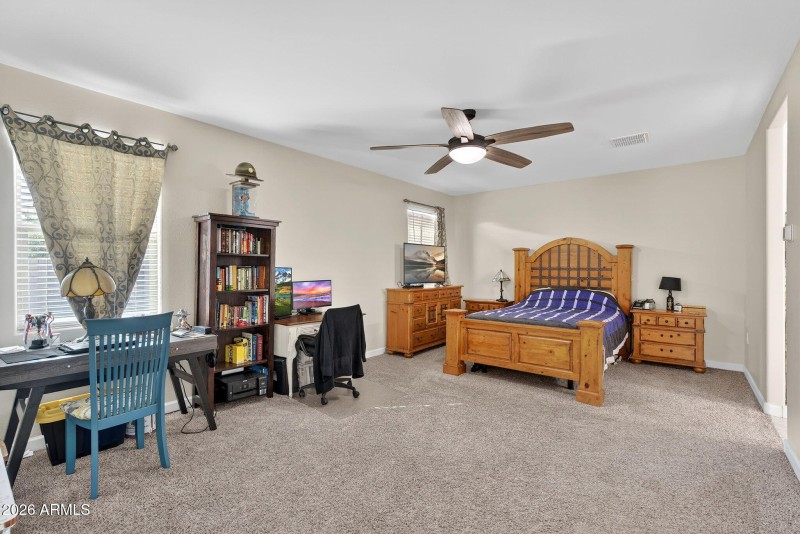 16-web-or-mls-13W Earll Dr