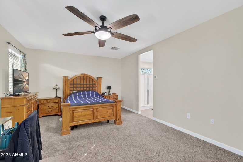 17-web-or-mls-15W Earll Dr