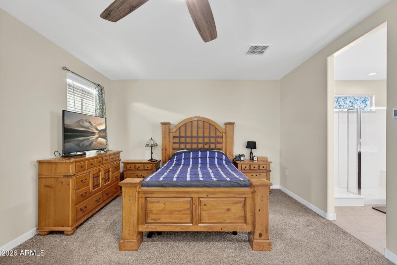 18-web-or-mls-14W Earll Dr