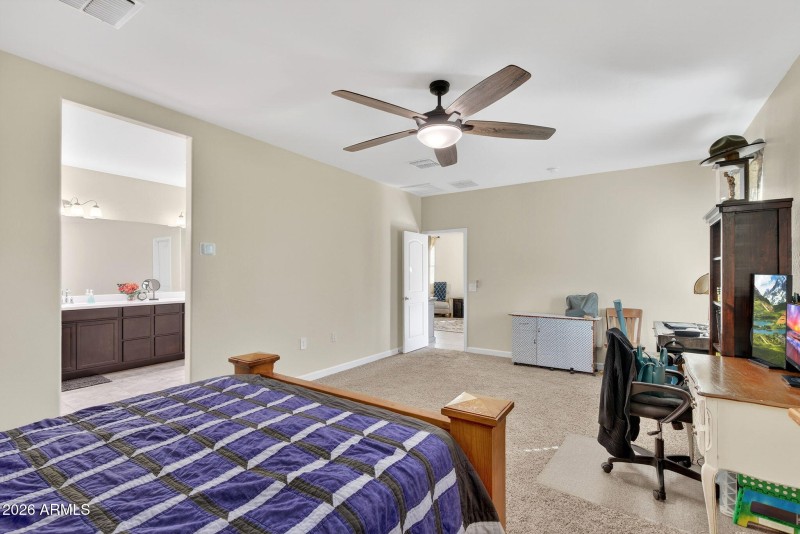 20-web-or-mls-17W Earll Dr