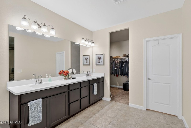 21-web-or-mls-18W Earll Dr