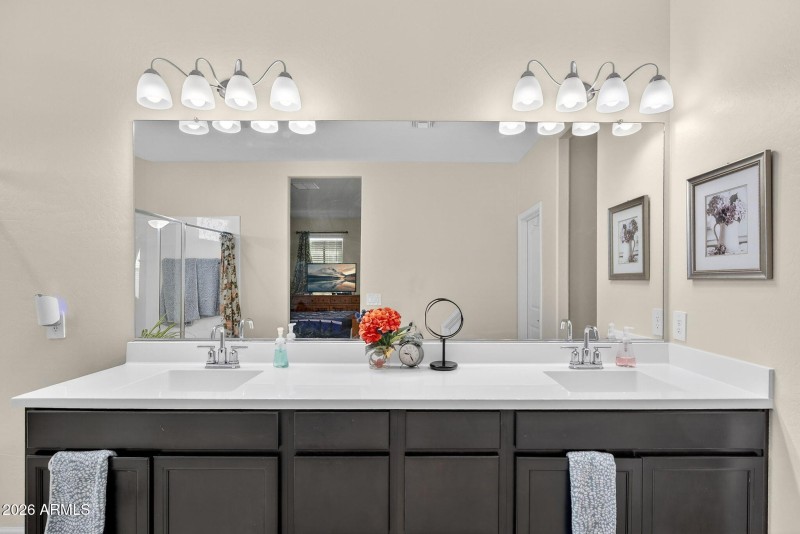 22-web-or-mls-19W Earll Dr