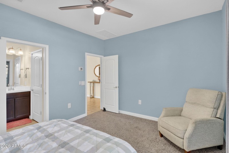 26-web-or-mls-04W Earll Dr