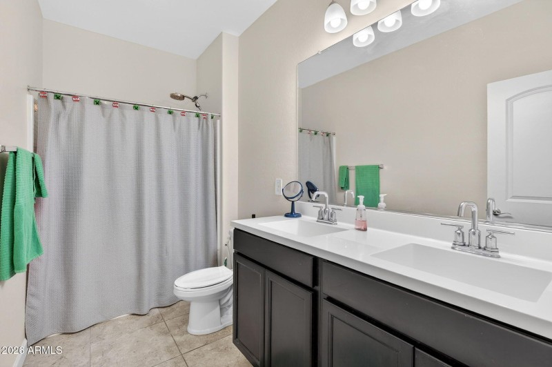 27-web-or-mls-02W Earll Dr