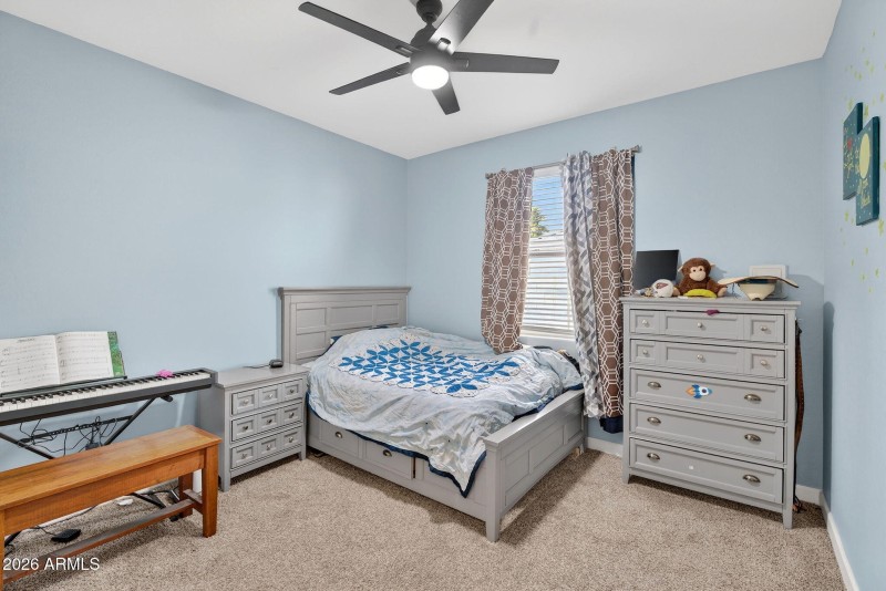 28-web-or-mls-01W Earll Dr