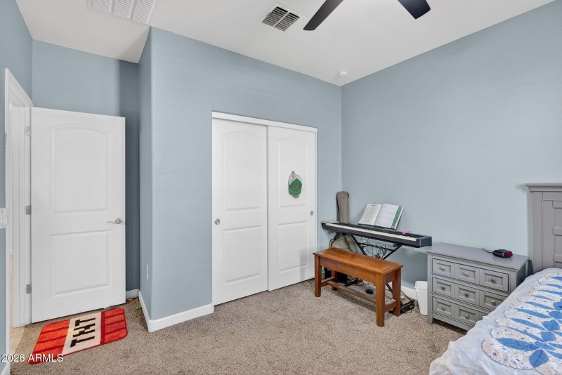 29-web-or-mls-12W Earll Dr