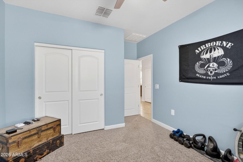 31-web-or-mls-10W Earll Dr