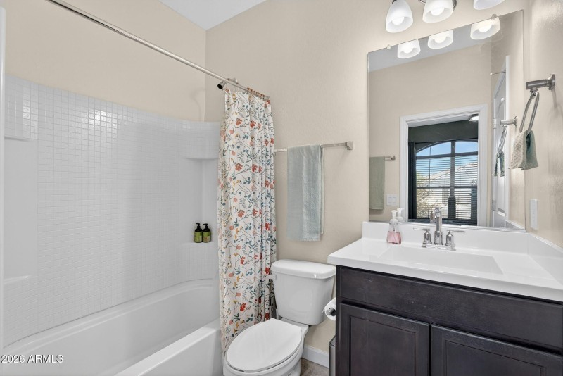 32-web-or-mls-05W Earll Dr