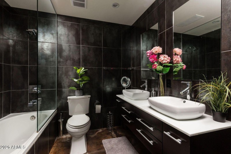 2nd Bathroom (Shared Hallway) with large