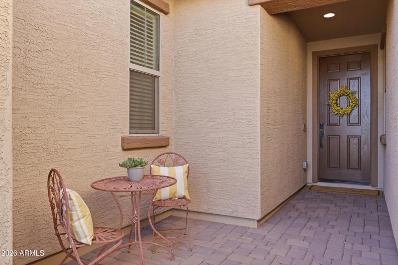 Sitting area at entry