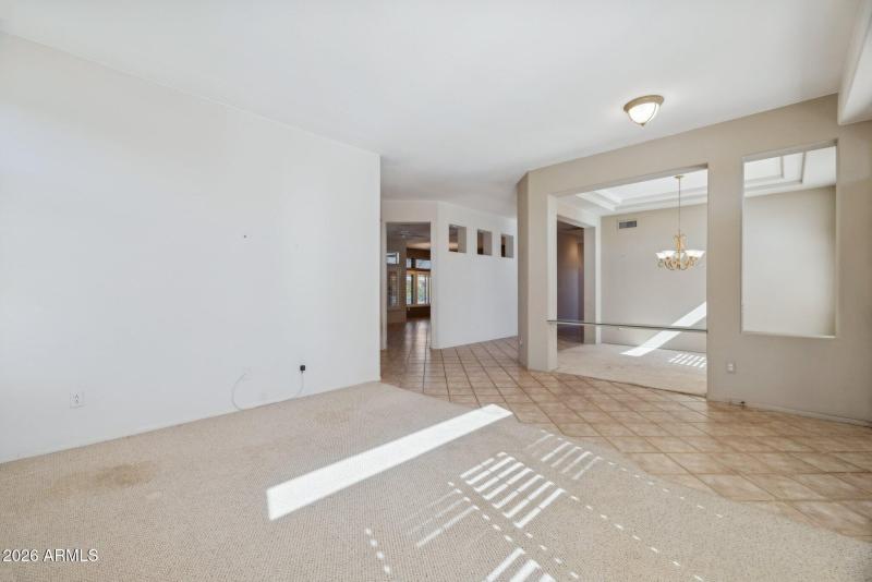 9-web-or-mls-22108-n-veterans-dr