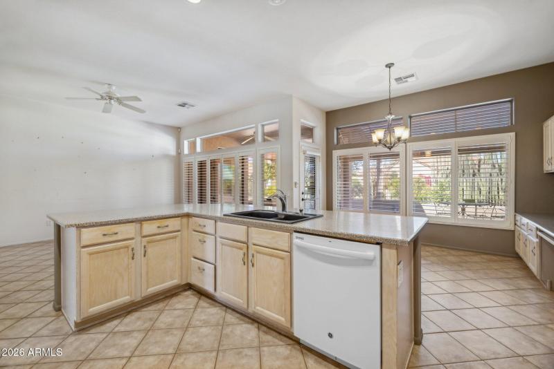 26-web-or-mls-22108-n-veterans-dr