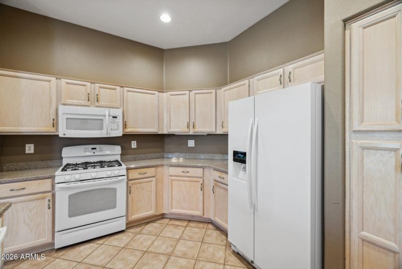 27-web-or-mls-22108-n-veterans-dr