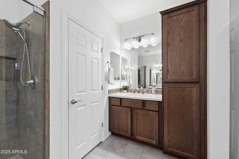 016__678 E Cobble Stone Dr