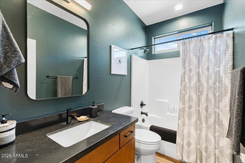 30-Guest Bathroom