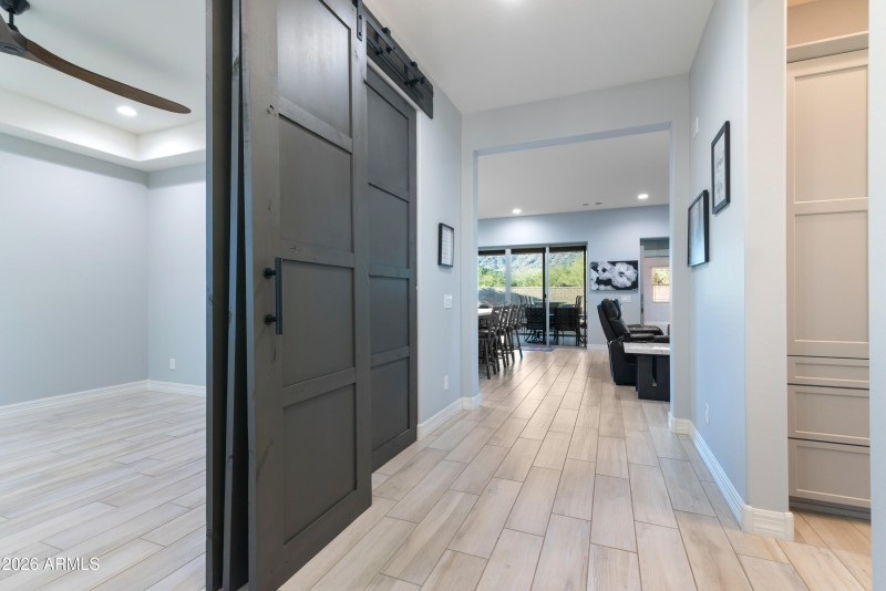 28_20942 w college drive-28