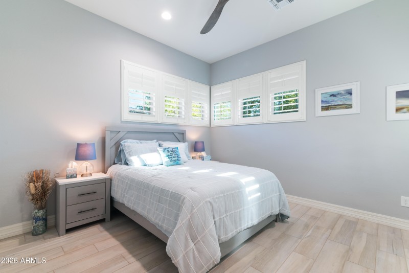 36_20942 w college drive-36