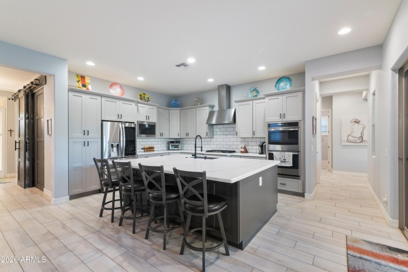 44_20942 w college drive-44