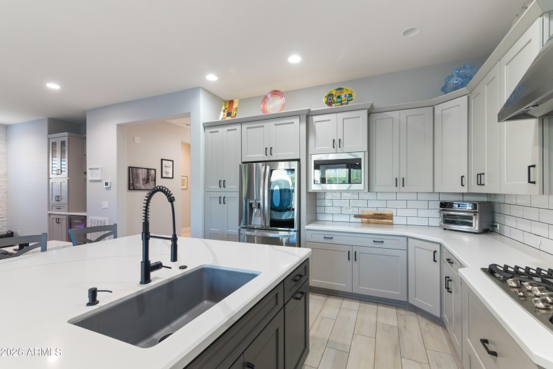 48_20942 w college drive-48