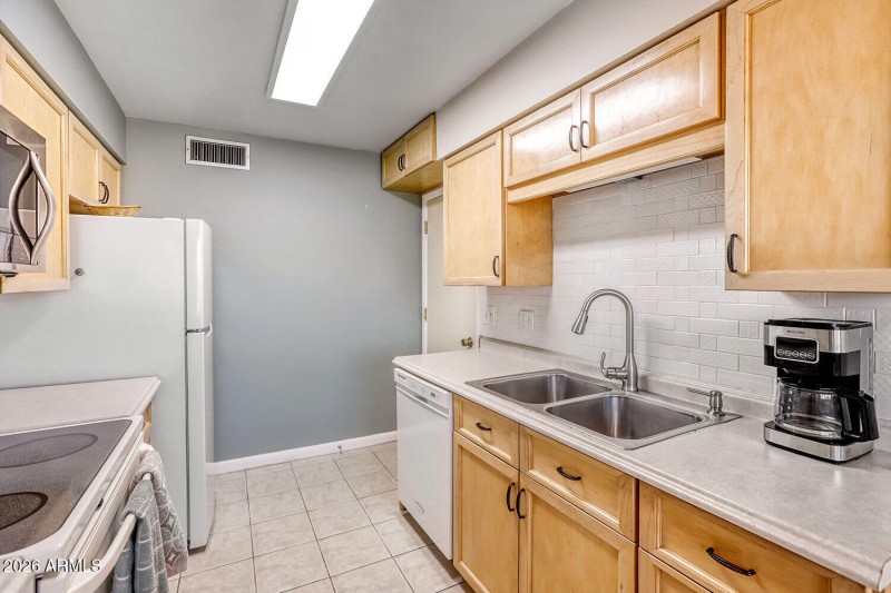 10110 N 97th Dr APT A - Web Quality - 00