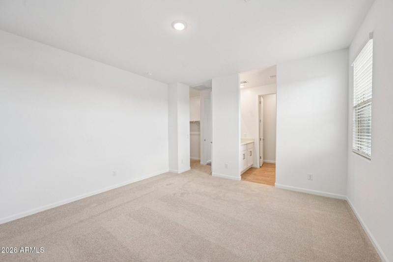 26-web-or-mls-La Senda Dr W-S1103-026
