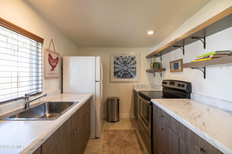 Guest House Full Kitchen