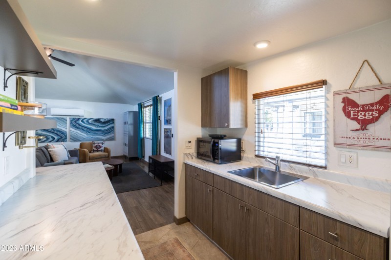 Guest House Full Kitchen