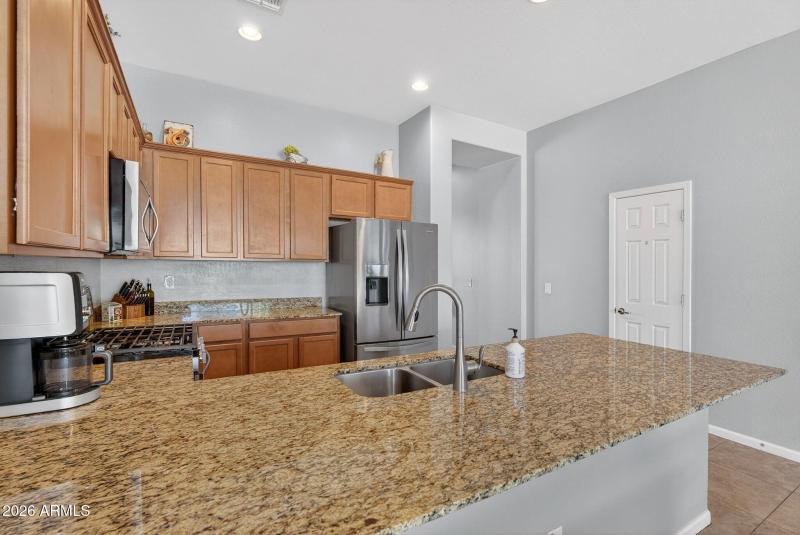 15-web-or-mls-60W Nelson Pl