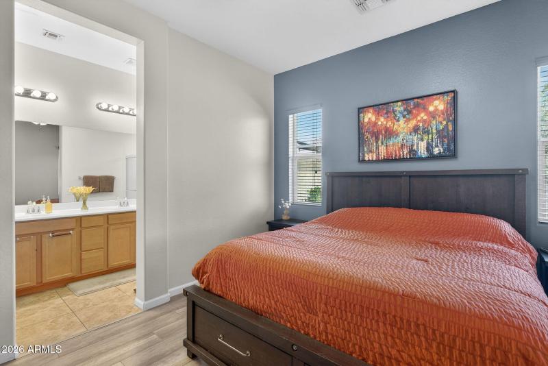 23-web-or-mls-47W Nelson Pl