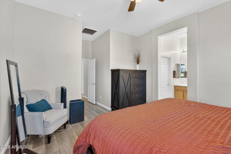 25-web-or-mls-45W Nelson Pl